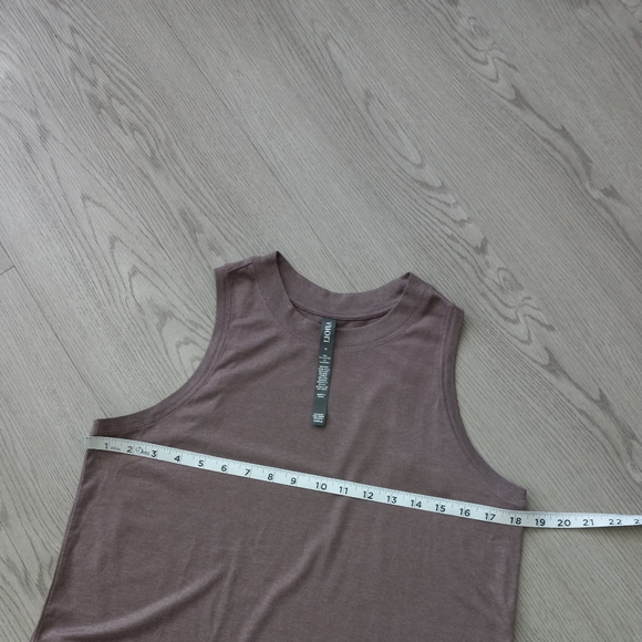Vuori Women's Energy Tank Hazel Heather M - Picture 9 of 13